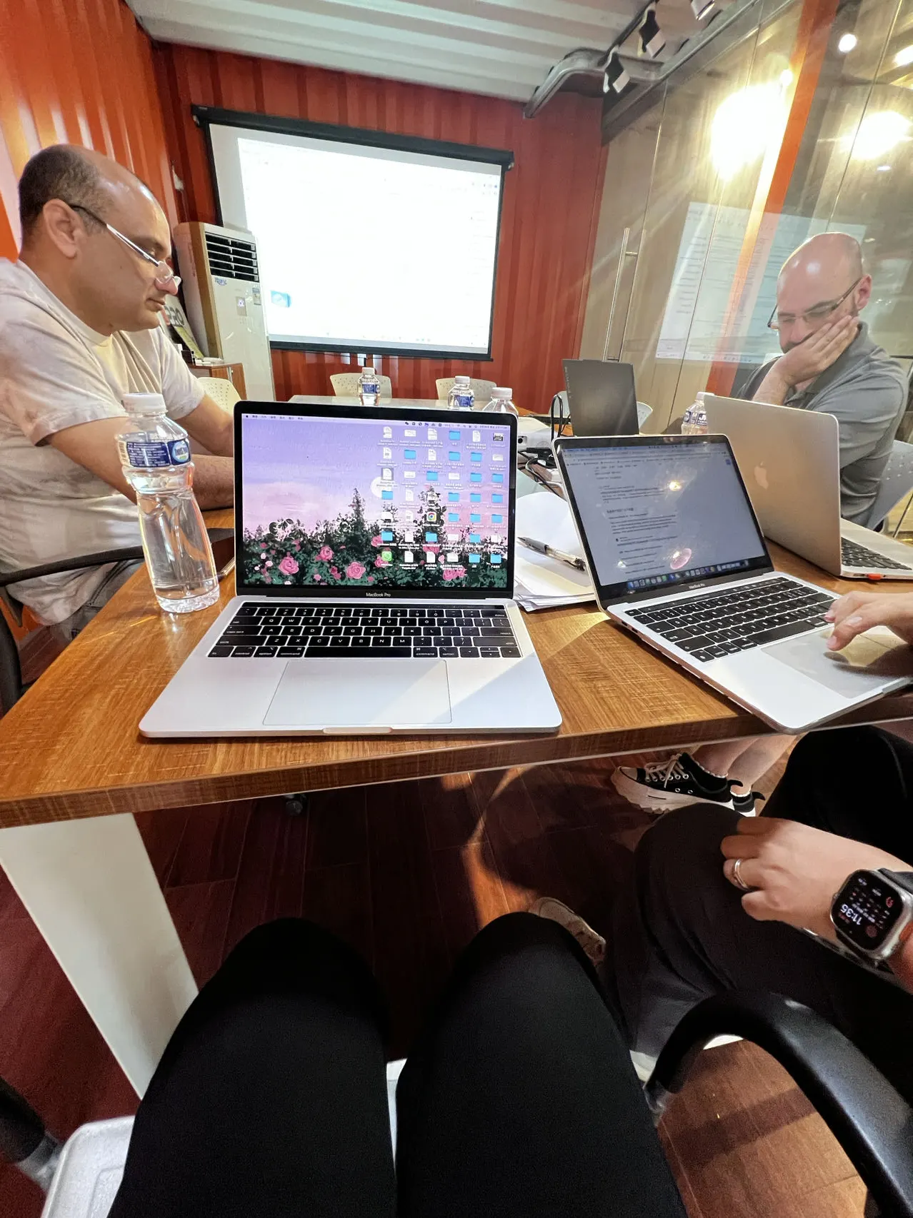 Team discussion during a project meeting with laptops and presentation