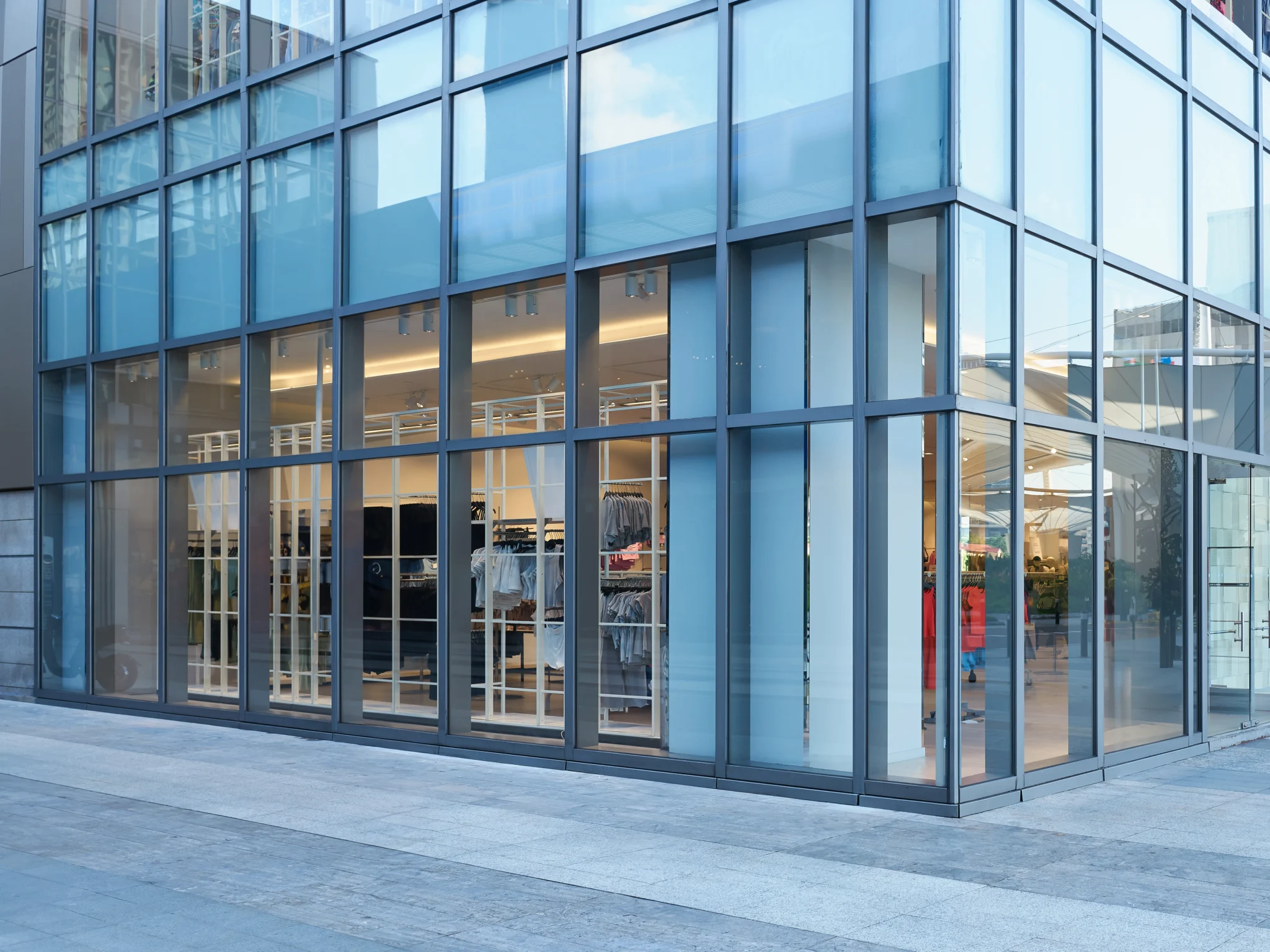 calles exteriores centro comercial escaparate