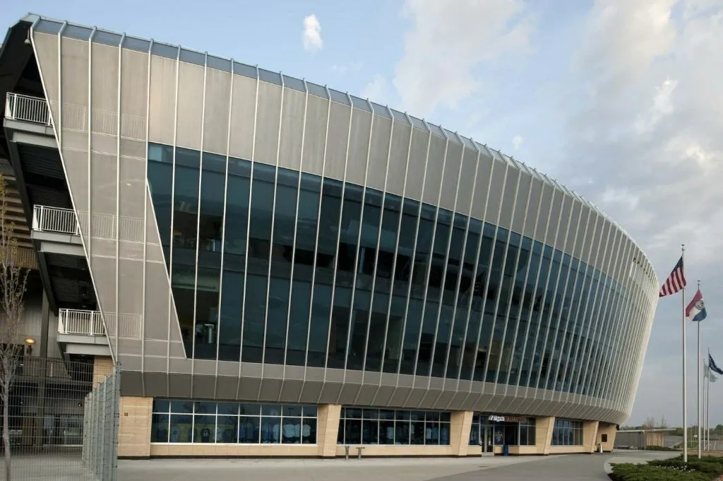 Estádio Kauffman, EUA - fachada cortina semioculta