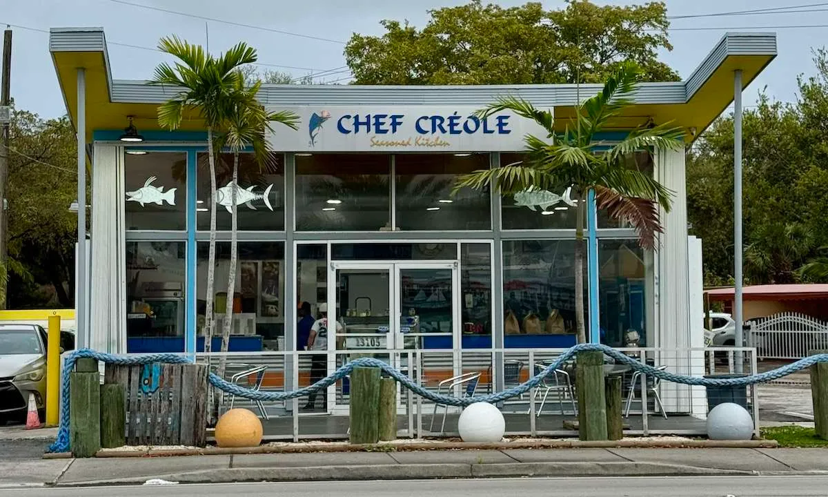 витрина ресторана в Майами витрина ресторана в Майами