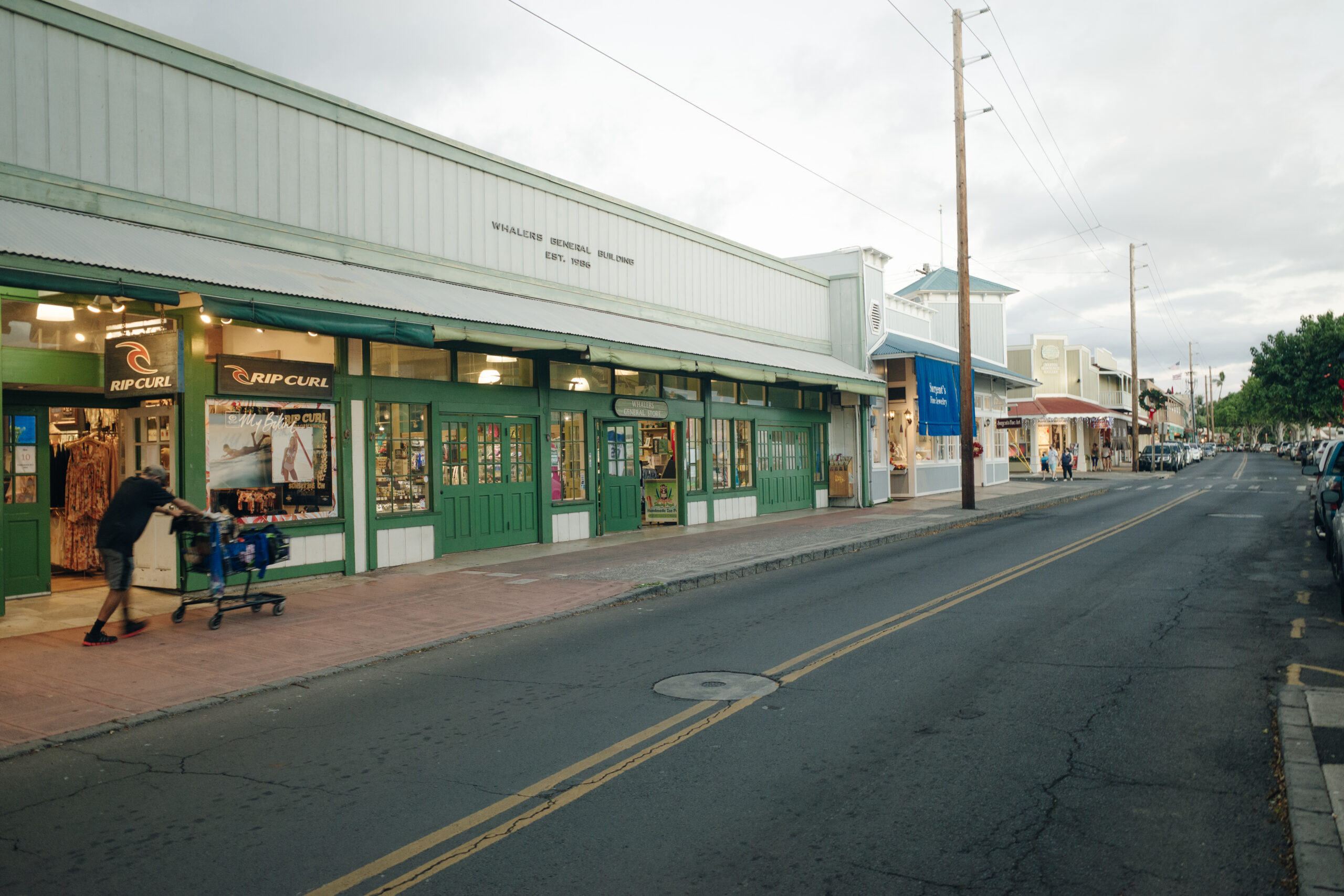 витрины магазинов на улице витрины магазинов на улице