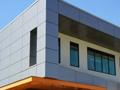 Ingeniería de fachadas de paneles compuestos de aluminio