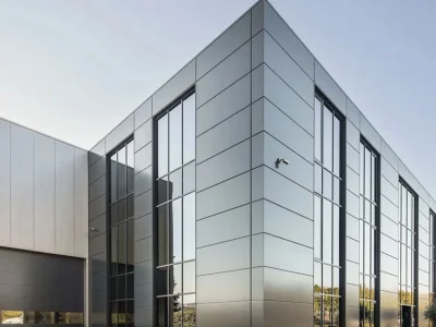 Sala de exposicionesIngeniería de fachadas con paneles de aluminio