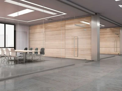 洗練された現代的なオフィス空間のフレームレスガラスパーティション壁